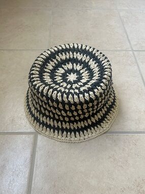 H&M Crochet Bucket Hat in Black & Cream